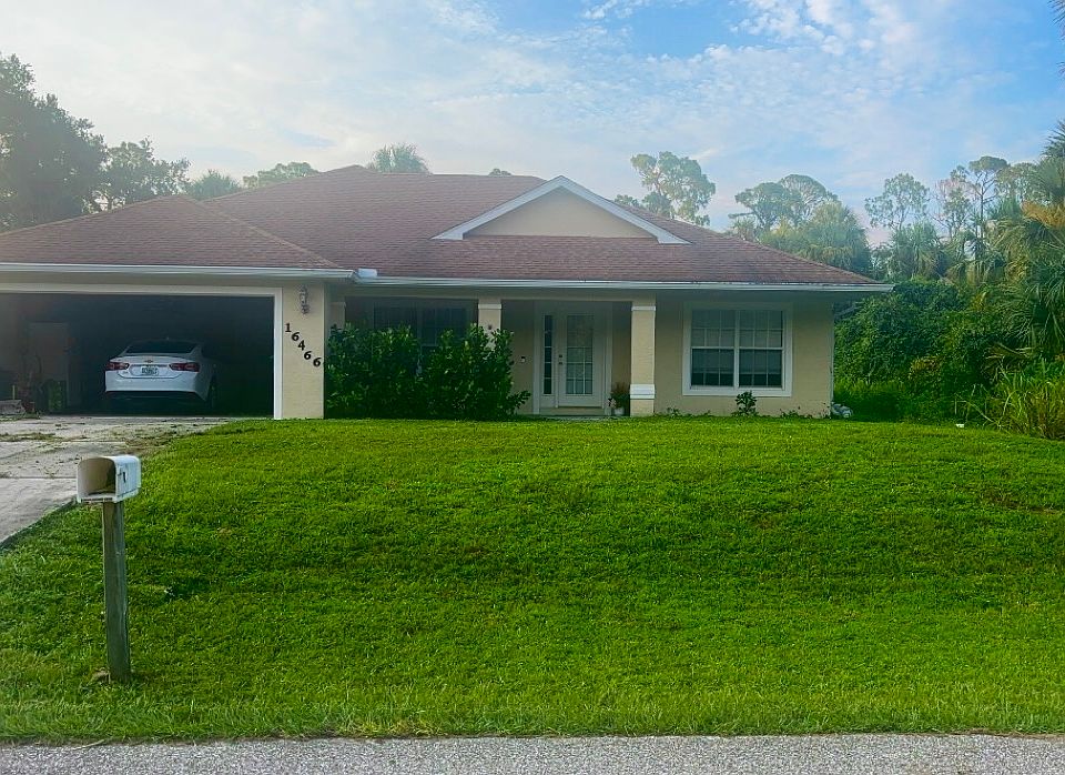 Front yard. Mailbox has been replaced