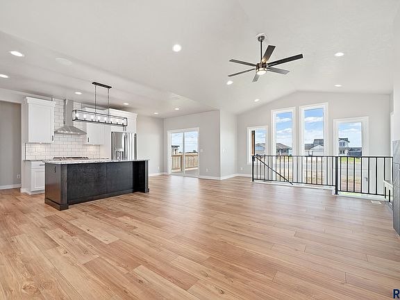 4th image of 156 Mydland Cir
