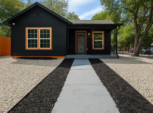 703 S San Augustine Ave, San Antonio, TX 78237