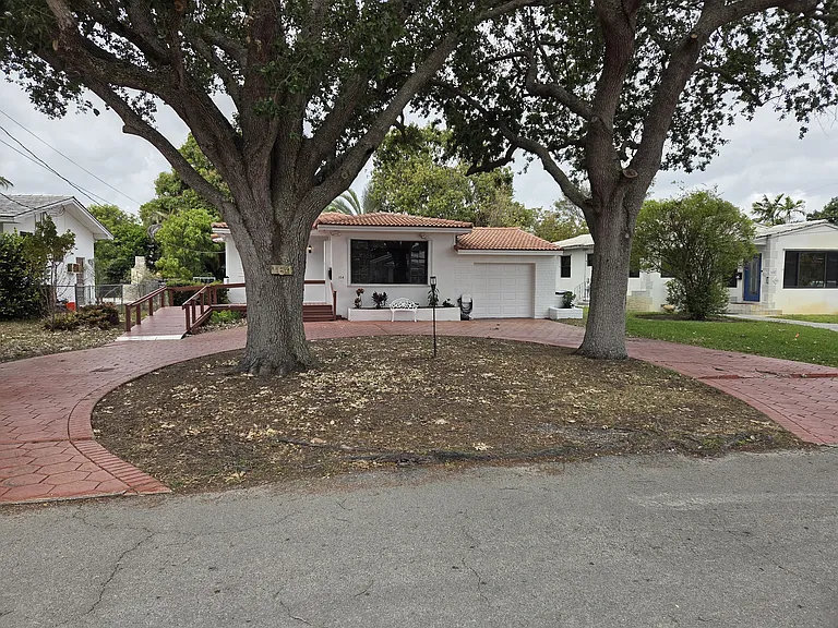 164 Navajo St — Photo 2