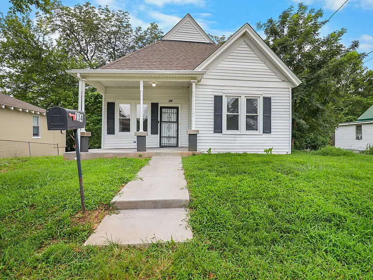 114 Emory St — Photo 1