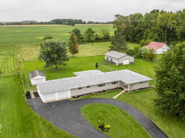 987 W Stones Crossing Rd, Greenwood, IN 46143