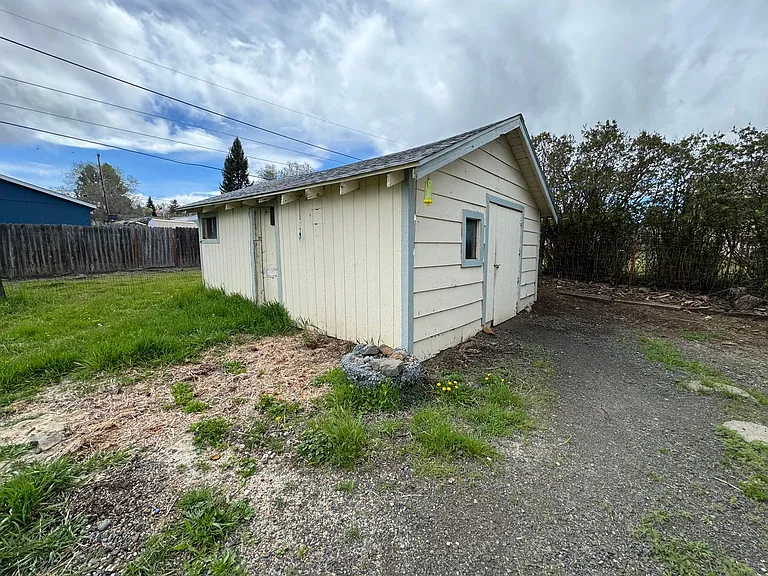 326 Torrey St — Photo 16