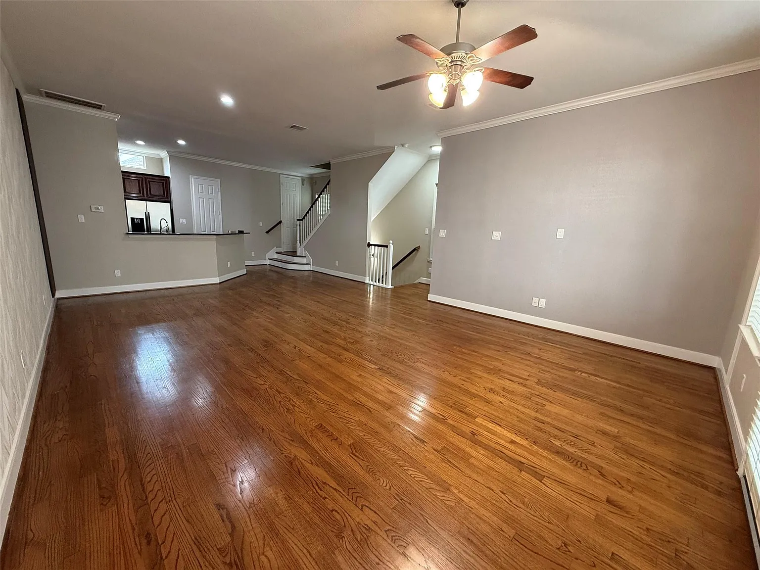 3 bed, 3.5 bath, 2274 sqft, $2,600 — Photo 3