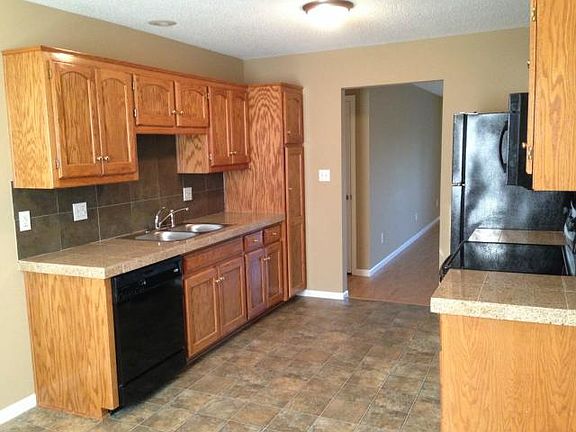 3rd image of 15004 Kelly Dr