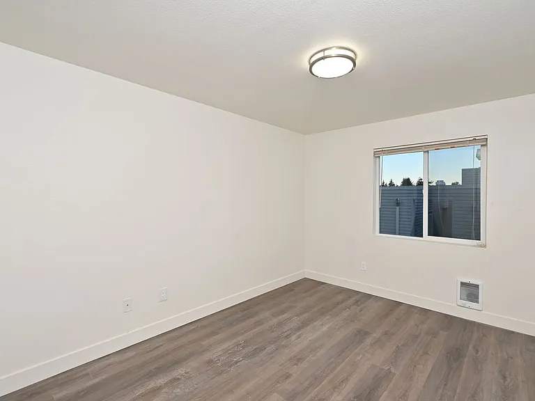 Maple Leaf Residences — Photo 8