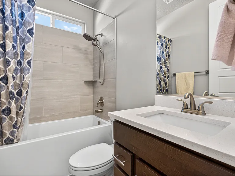 1478 W 540 N — Photo 25