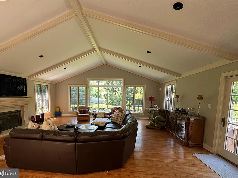 414 Gilpin Rd — Photo 9