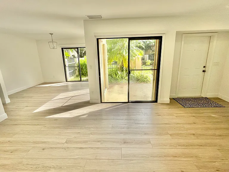 359 Prestwick Cir #2 — Photo 4
