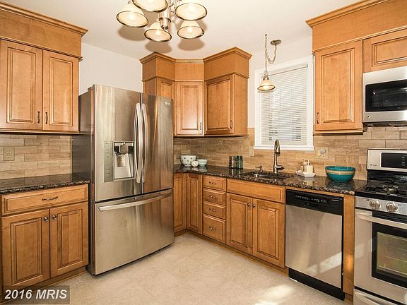 5th image of 8915 Yvonne Ave