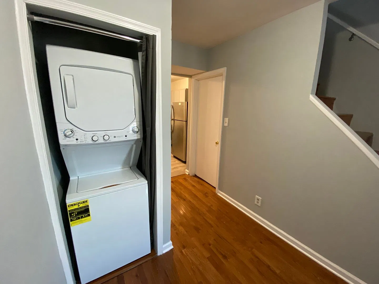 Lovely & Renovated Seton Hill 2bd + den/2ba CAC & W/D! Available 11/1 — Photo 3