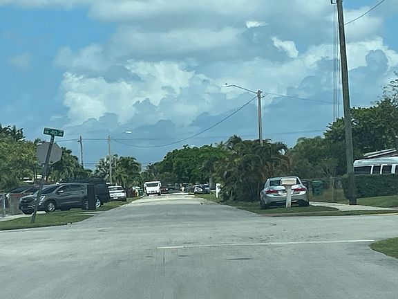 4th image of 3940 NW 171st Ter
