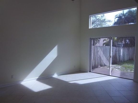 3rd image of 3588 Chesapeake Cir