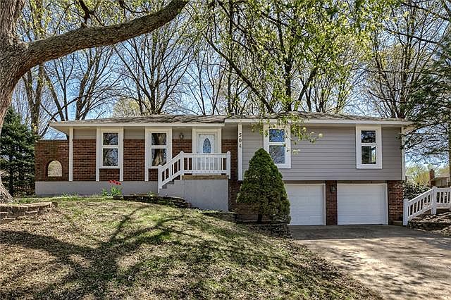 1st image of 504 NW Beau Cir