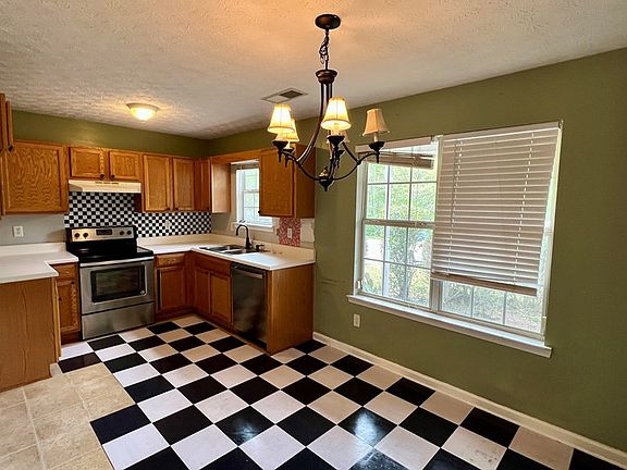3rd image of 195 Creekside Dr