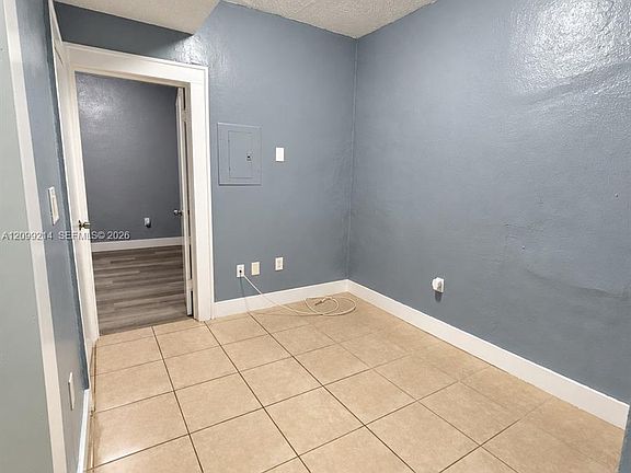 5th image of 301 SW 10th Ave APT 4