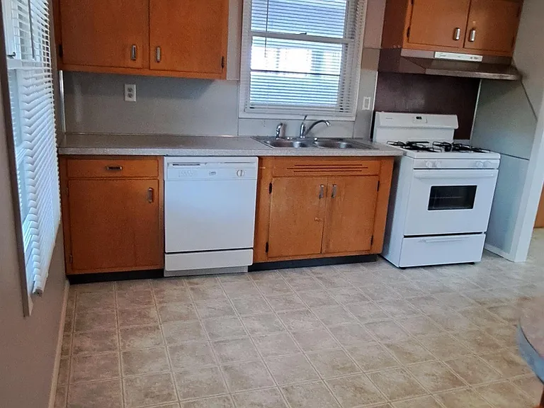 1214 S Saxby Ave — Photo 2