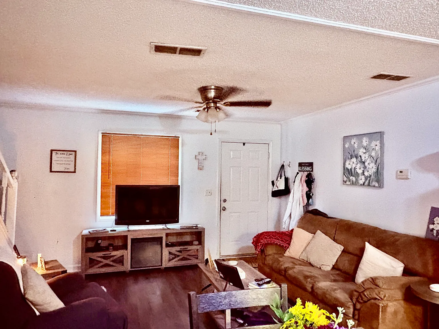 2 bed, 1.5 bath, 900 sqft, $1,400 — Photo 2