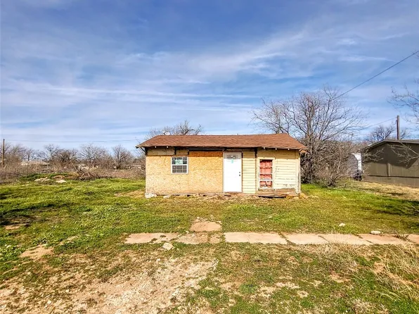 516 E 1st St, Baird, TX 79504