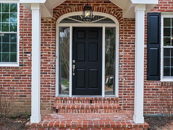 2nd image of 7 Canter Dr