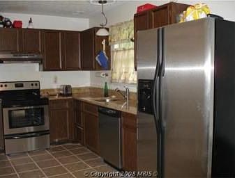 Kitchen w/granite & s/s