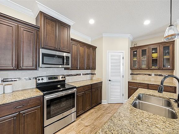 3rd image of 303 Laurel Landing Blvd