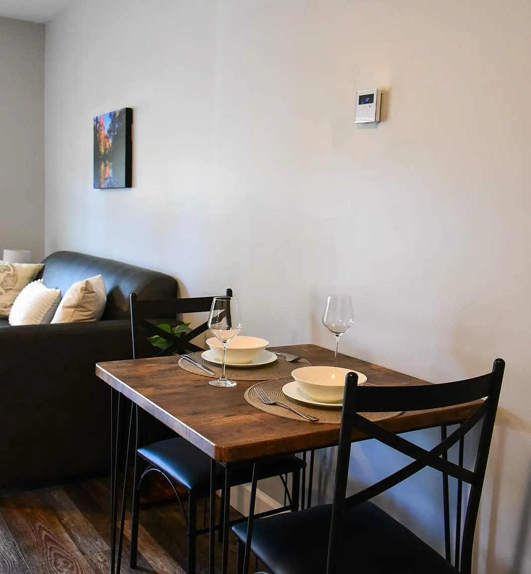 Studio, 350 sqft, $850 — Photo 1