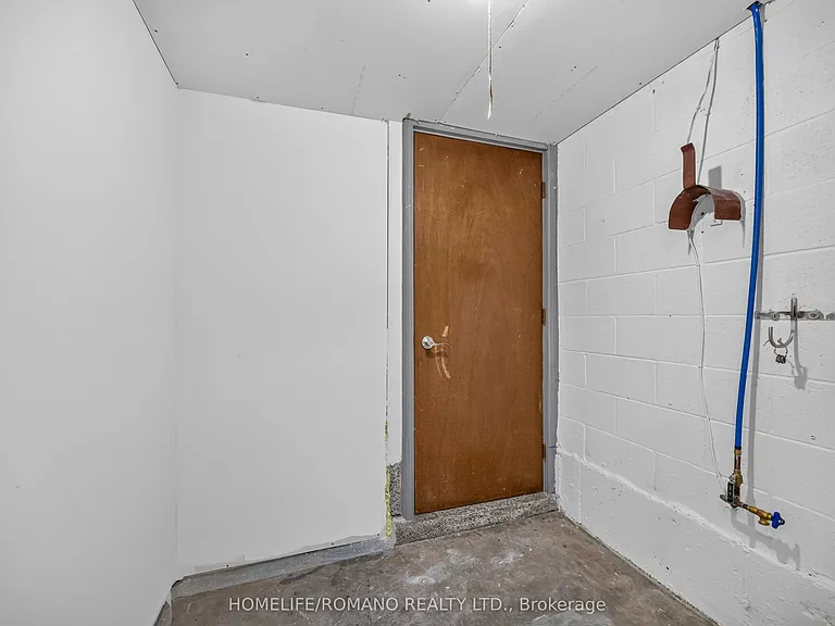 61 Gas Light Cres #BASEMENT — Photo 6