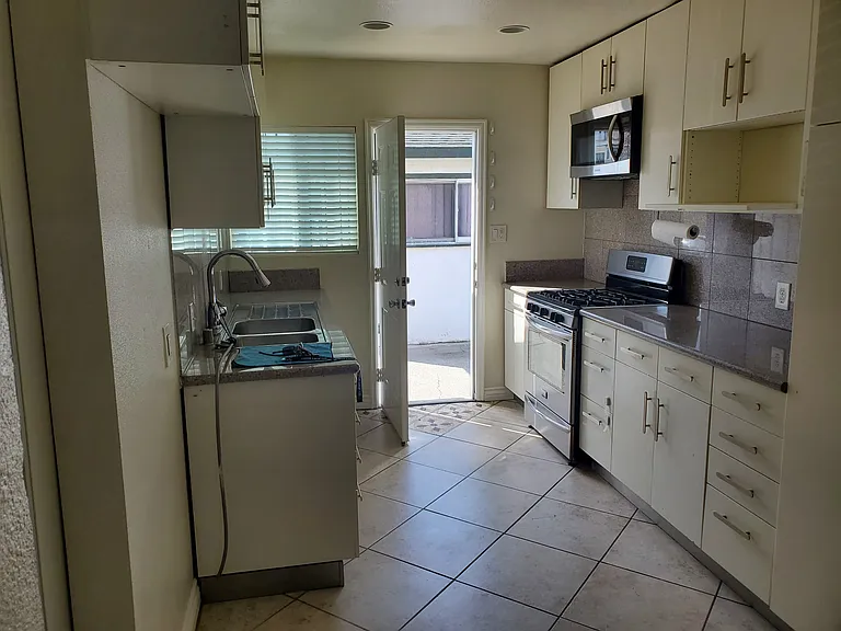 11910 Manor Dr #C — Photo 3