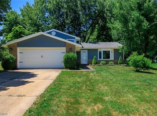18224 Walnut Dr, Strongsville, OH