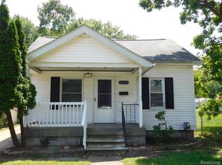 22028 Elizabeth St, Saint Clair Shores, MI 48080