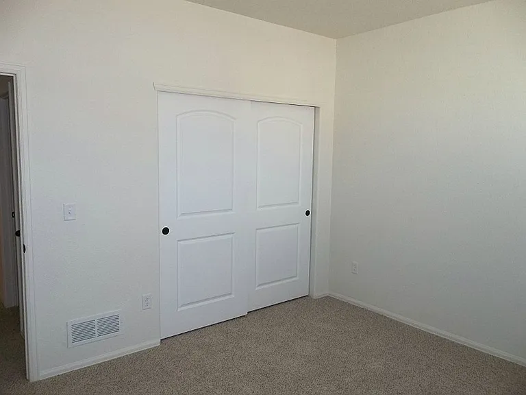 2244 Marshfield Ln — Photo 5