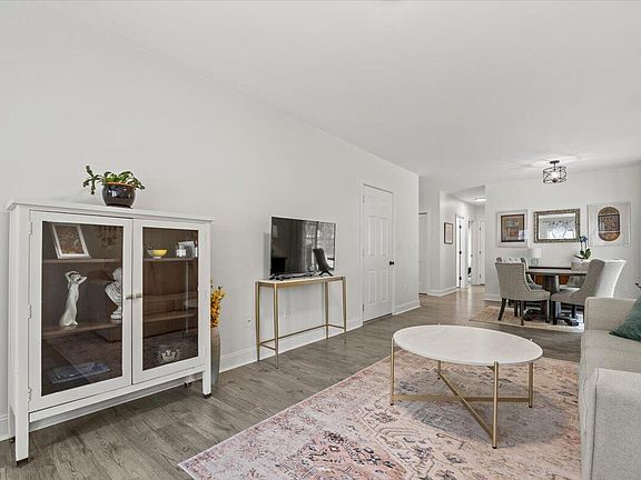 5th image of 9 Silver Pine Drive #101