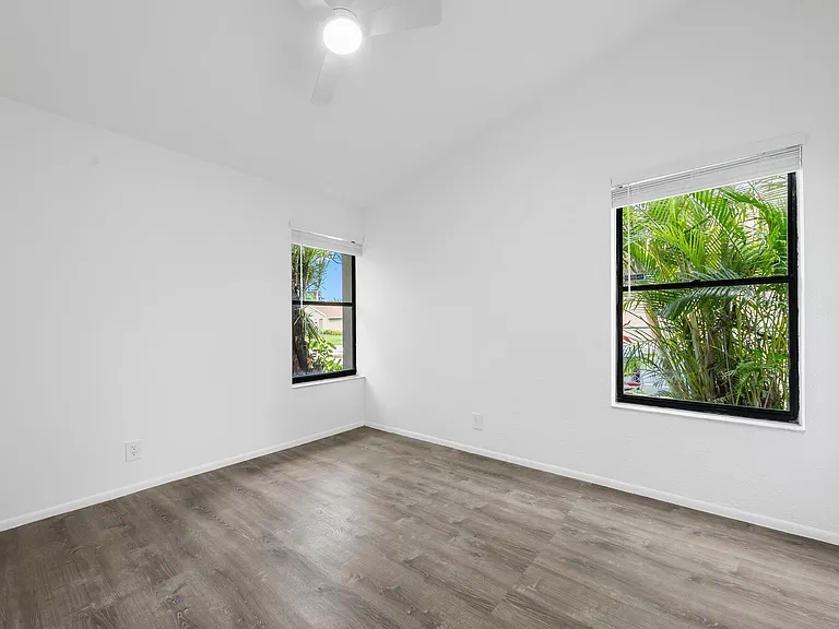 9718 Lancaster Pl — Photo 11