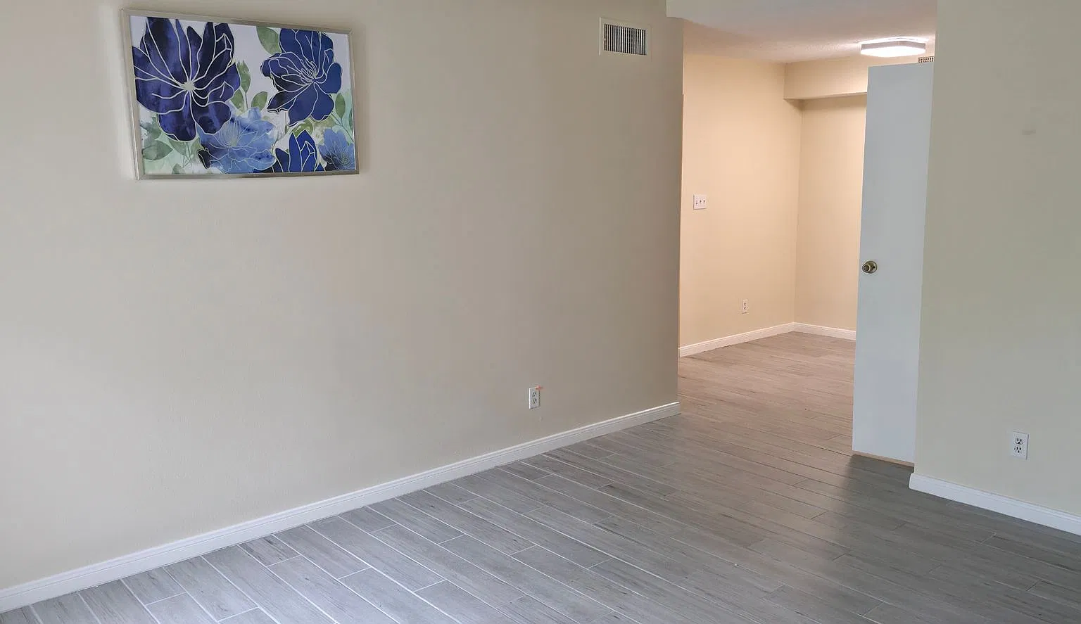 7032 N Holiday — Photo 3