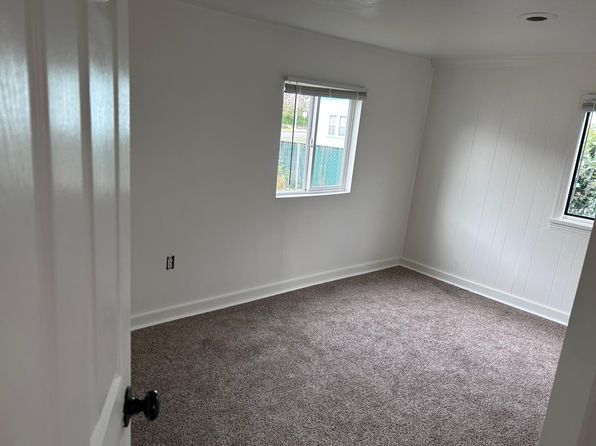 1042 5th St APT 3