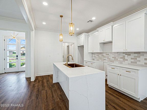 5th image of 270 Christian Point Rd