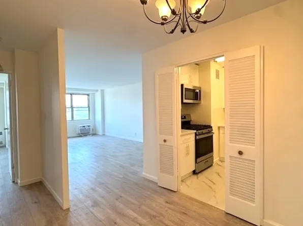 35 Seacoast Terrace image 3 of 11