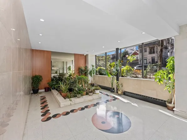 1577 East 17th Street image 5 of 24