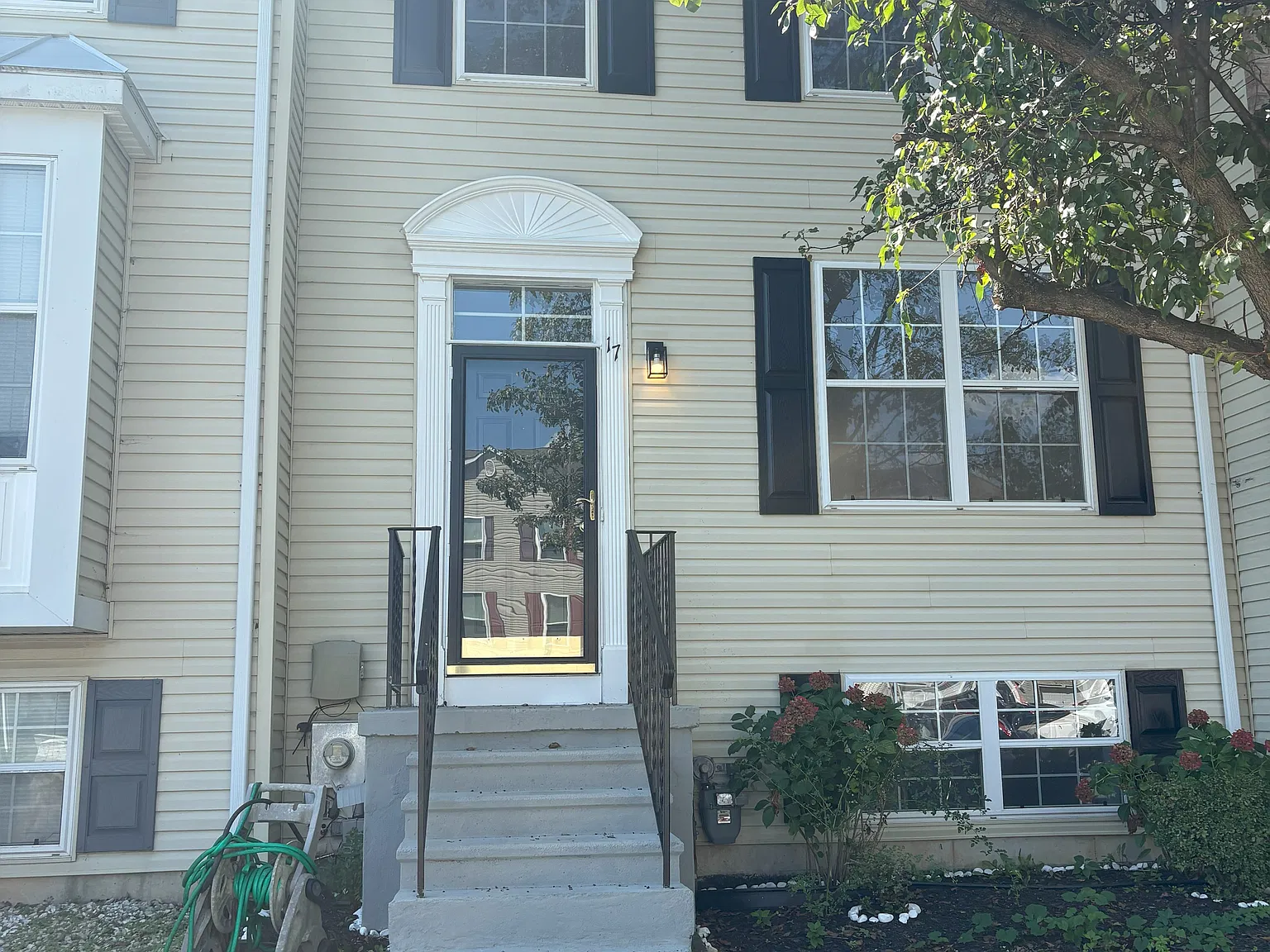 2 bed, 1650 sqft, $2,400 — Photo 1