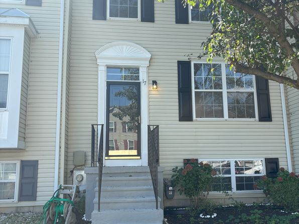 17 Versailles Ct
