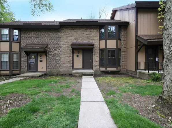 25151 Greenbrooke Dr, Southfield, MI 48033