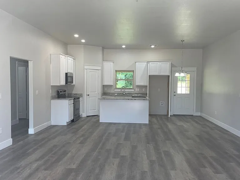 122 Watch Hill Dr — Photo 3