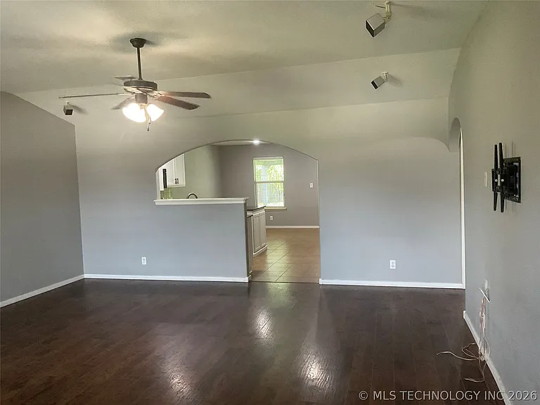 15117 E 108th St N — Photo 2