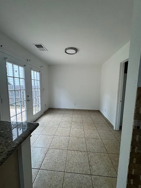 4 bed, 2.5 bath, 2253 sqft, $2,100 — Photo 4