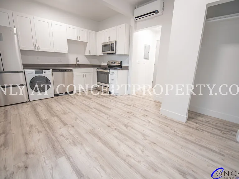 First Avenue Flats — Photo 37