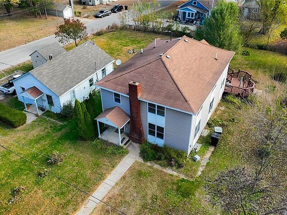 3rd image of 903 S Pope Ave