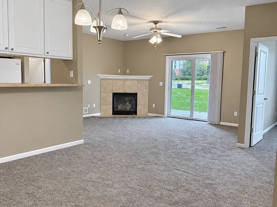 6350 Coachlight Dr #2102