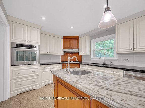 5th image of 10 Houghton Blvd