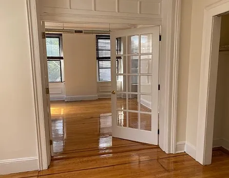 2 bed, 950 sqft, $3,300 — Photo 2